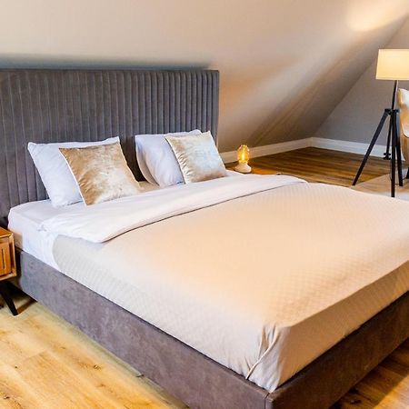 Moderne Maisonette Ferienwohnung Mit Gartenzugang, Nur 7 Gehminuten Zum Strand, Parkplatz & Fahrradunterstellplatz Scharbeutz Bagian luar foto