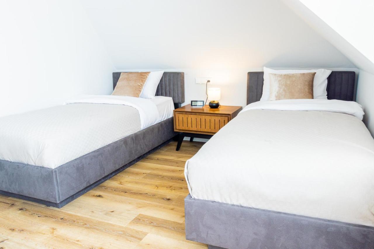 Moderne Maisonette Ferienwohnung Mit Gartenzugang, Nur 7 Gehminuten Zum Strand, Parkplatz & Fahrradunterstellplatz Scharbeutz Bagian luar foto