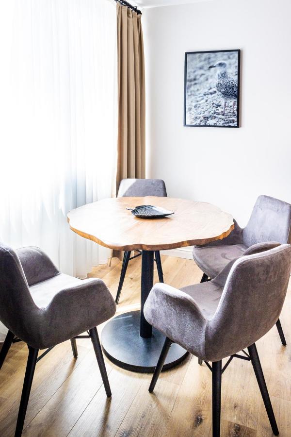 Moderne Maisonette Ferienwohnung Mit Gartenzugang, Nur 7 Gehminuten Zum Strand, Parkplatz & Fahrradunterstellplatz Scharbeutz Bagian luar foto