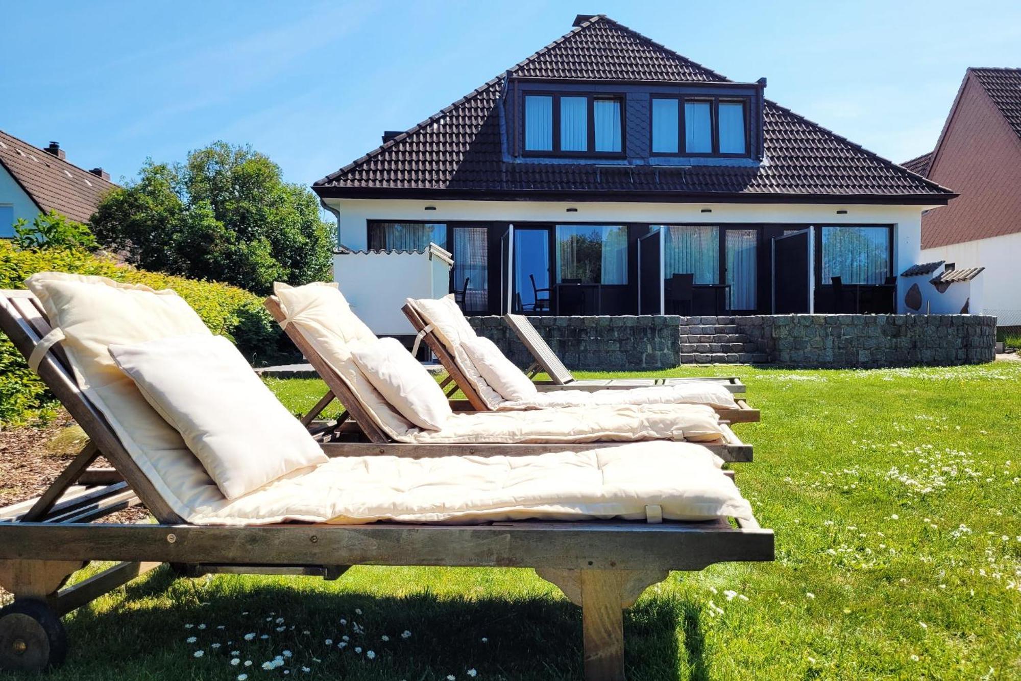 Moderne Maisonette Ferienwohnung Mit Gartenzugang, Nur 7 Gehminuten Zum Strand, Parkplatz & Fahrradunterstellplatz Scharbeutz Bagian luar foto